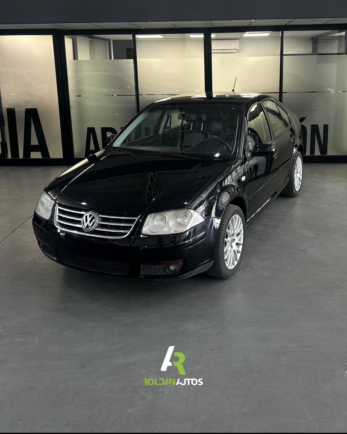VOLKSWAGEN BORA 1.8 T.  HIGHLINE L/07 CU TIP. (2012) - LLE893